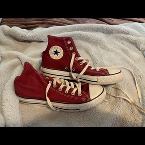High top maroon converse